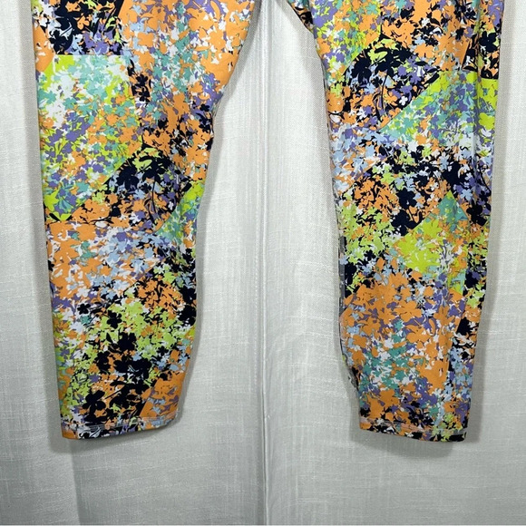 Fabletics Powerhold Multicolor Paint Splatter Cropped Leggings - Picture 4 of 7